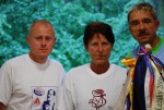 Na fotografii zleva: čáslavský běžec Karel Váňa, světová rekordmanka Jarmila Kratochvílová, organizátor štafety Jan Rýdlo