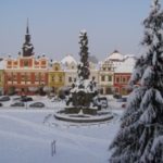 Odstraňování sněhu ve městě Chrudim po víkendové sněhové kalamitě