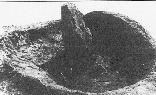 Označen&iacute; mělk&yacute;ch ž&aacute;rov&yacute;ch hrobů kamenem (st&eacute;lou)