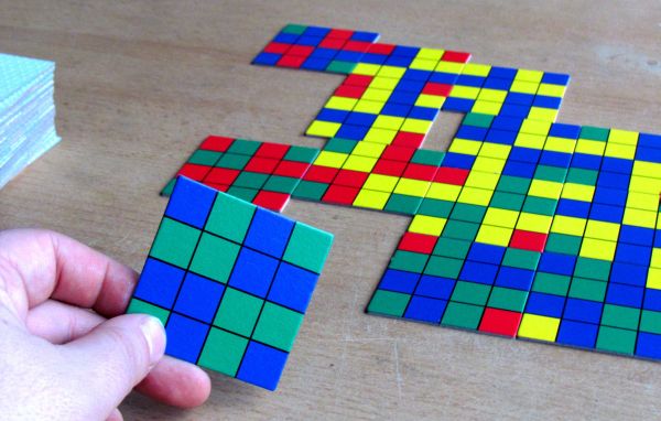 Continuo - čtyřbarevní hadi Continuo - čtyřbarevní hadi