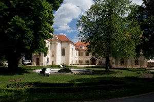 Sherwood mezi labyrinty z&aacute;mku Loučeň & letn&iacute; dobrodružstv&iacute; s Robinem Hoodem