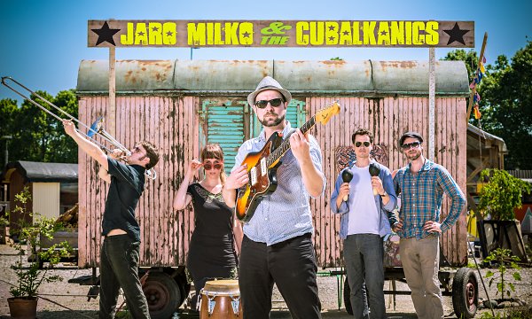 Cumbia, Kuba, Balkán a výbušné doutníky. Jaro Milko & The Cubalkanics!