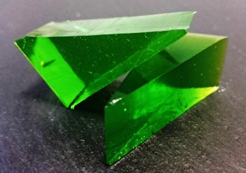 Peprmintov&yacute; lik&eacute;r &bdquo;zelen&aacute;&ldquo; v kostce