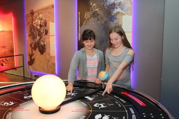 Alou do iQLANDIE. Představ&iacute; v&aacute;m tu Astronauta i Robotickou paži.