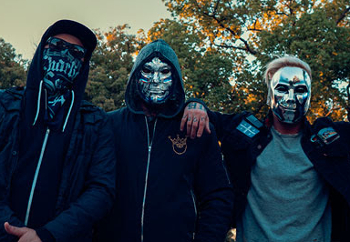 Maskovaná partička Hollywood Undead se po dvou letech vrátí do Prahy