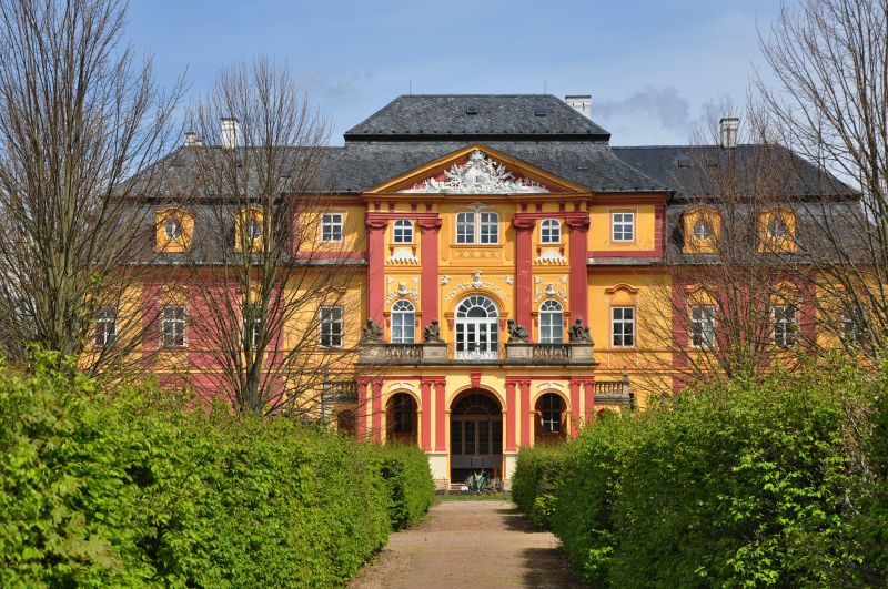 Chroustovice - jižní průčelí