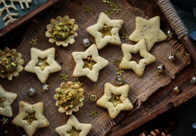 Pistáciové linecké cukroví plněné ořechovým krémem