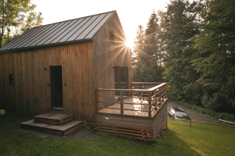 Tiny house se saunou, za kterou by se nemusel stydět ani wellness resort.