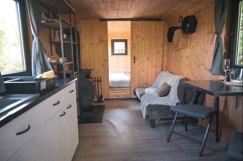 Glamping uprostřed přírody a bez signálu. Vyzkoušeli jsme Resort v panství ve Svojanově